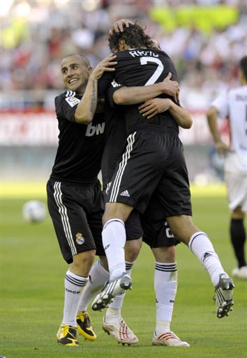 霍伊伦：我喜欢压迫和背对球门；进球美妙但功劳要和球队分享