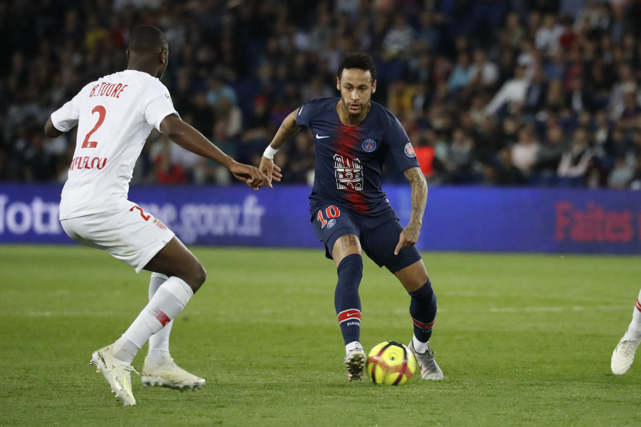 意大利裁判马萨执法巴萨对法兰克福，此前他从未执法巴萨比赛