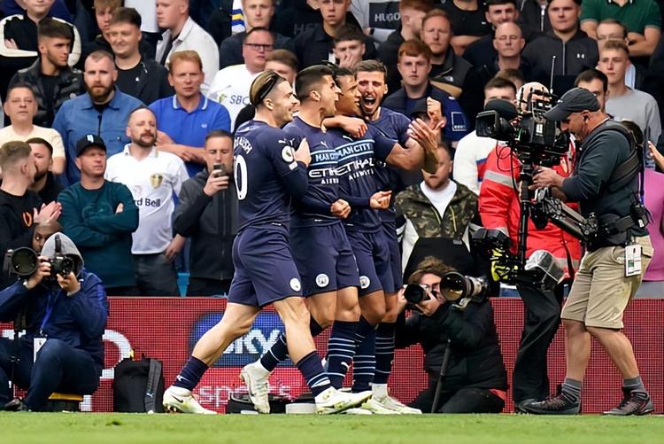 大乌龙！勇士队记：库里是左腿遭遇股四头肌挫伤，而不是右腿