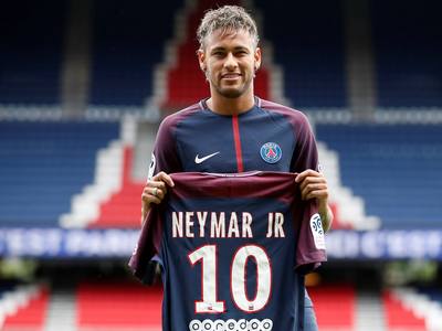 欧冠战报：西蒙屡献神扑，巴尔科拉中框，巴黎0-0闷平毕包