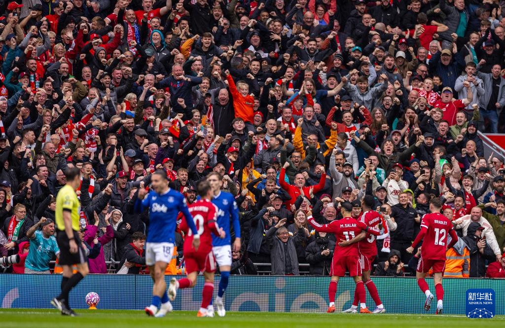 孙悦退役后与妻女定居美国，曾是NBA新星，早年受篮球启蒙，父母支持其篮球之路。