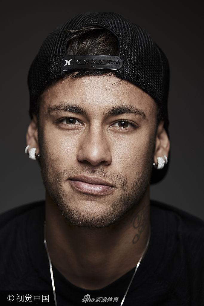 姆伯莫不想让曼联和喀麦隆起冲突，决定让二者商讨回国时间